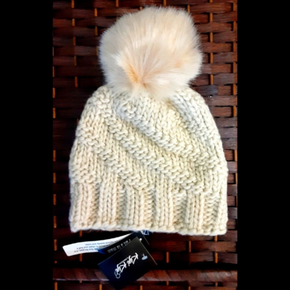 Kyi Kyi Pom Pom Hat